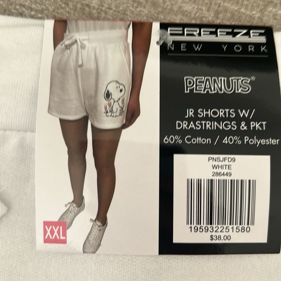- PEANUTS Snoopy -JR white shorts with drawstring. Size XL. NWT. - Picture 3 of 8